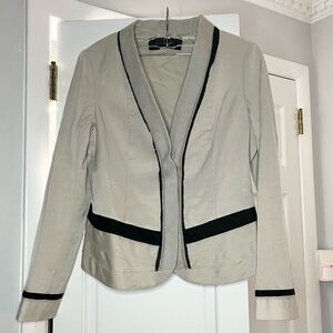 Elie Tahari Linen and Cotton Beige Blazer with Black Accents